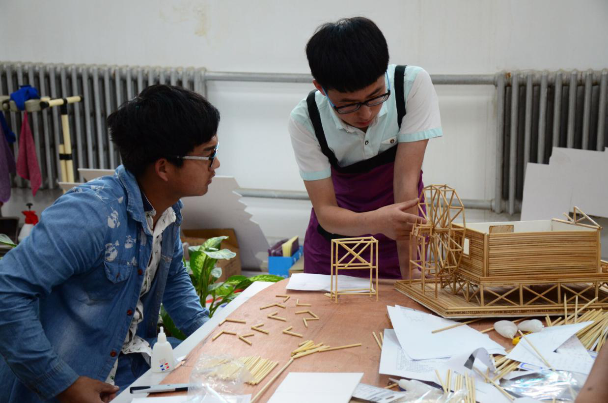 学员积极交流创新想法